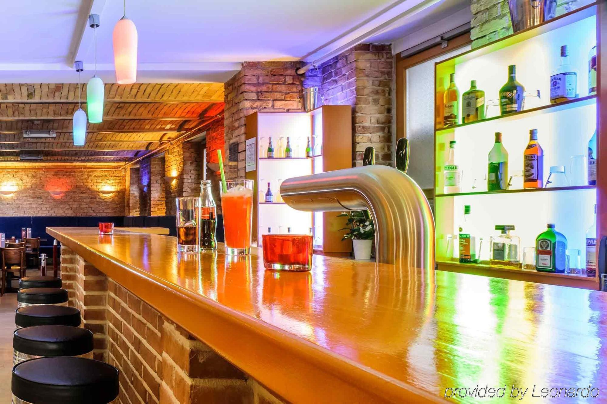 Ibis Styles Berlin City Ost Ресторан фото